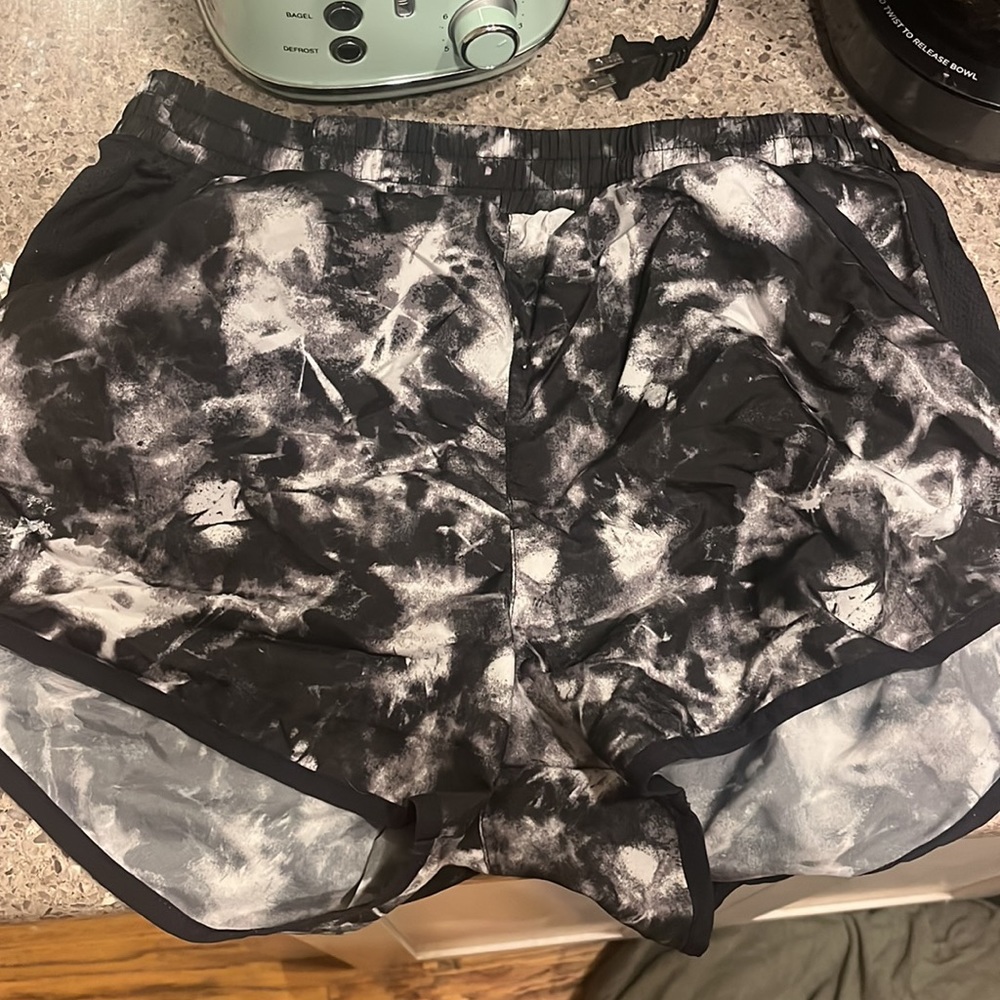 Under Armour Black Tie Dye Running Shorts Size Medium